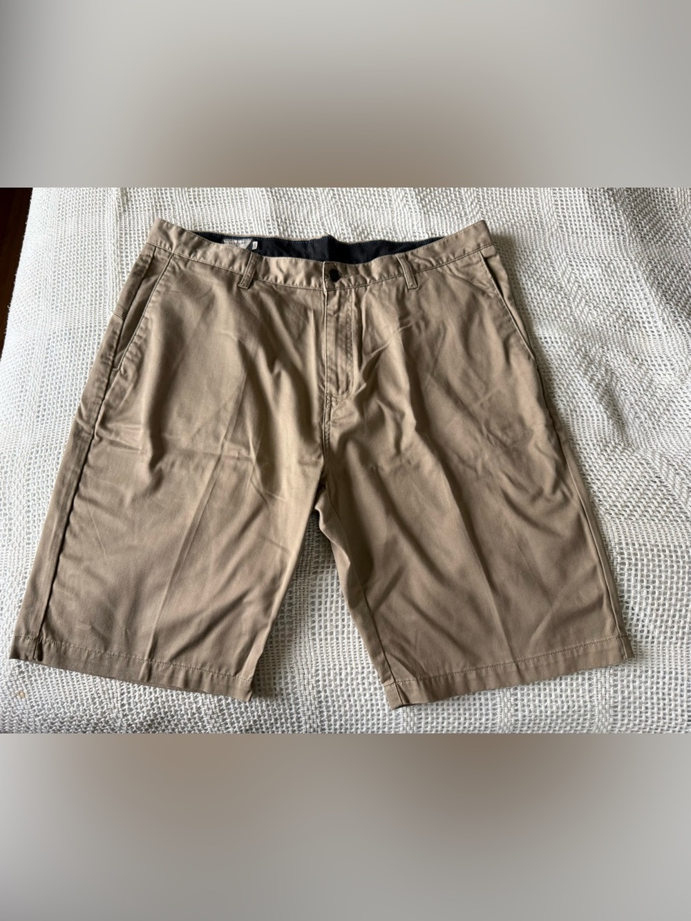 New men's Volcom 38 shorts